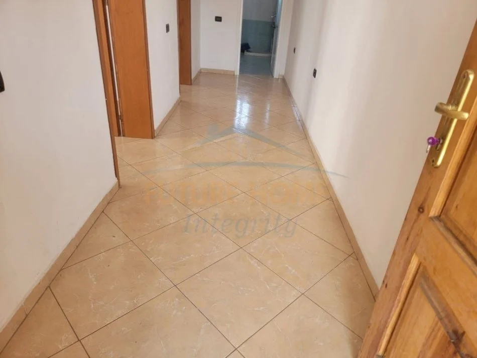Tirane, jepet me qera Vile 1+1 , 60 m² 300 € 