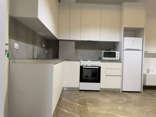 Tirane, jepet me qera apartament 1+1 Kati 4, 60 m² 300 Euro (Sheshi Shqiponja)