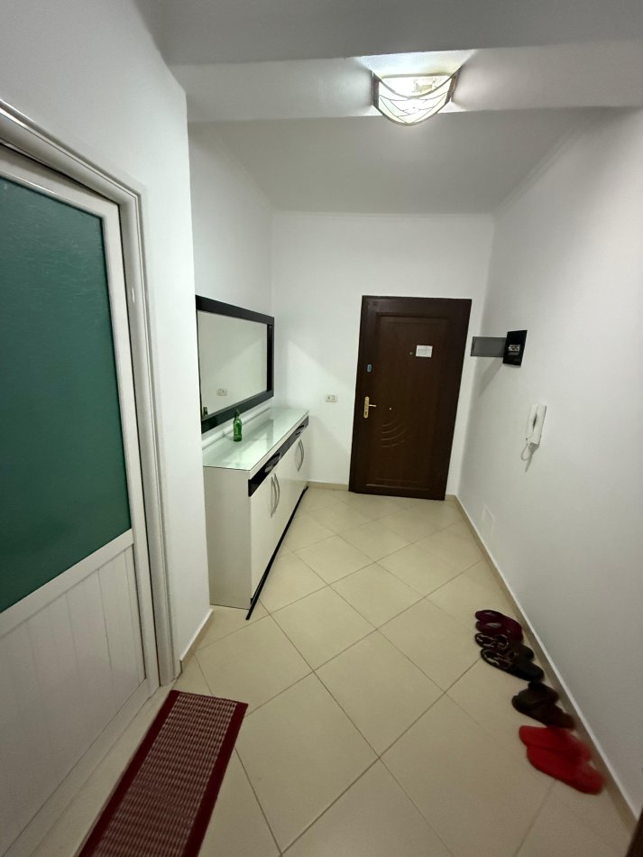 Tirane, jepet me qera apartament 1+1 Kati 4, 70 m² 399 € (Teodor keko)