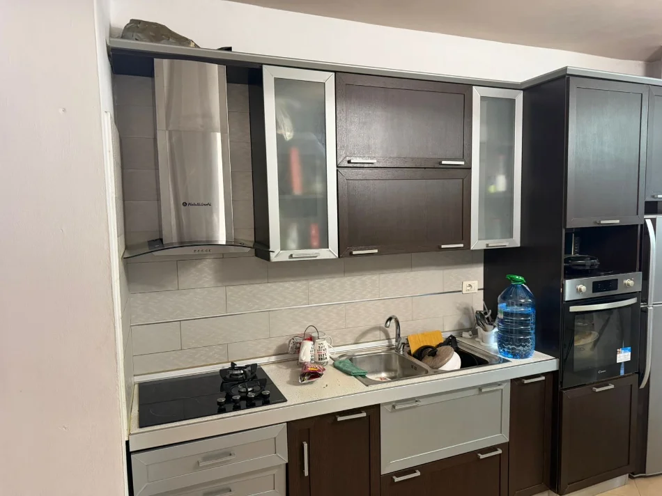 Tirane, jepet me qera apartament 1+1 Kati 2, 65 m² 350 € (Supermarket Spar 2 ne Fresk)