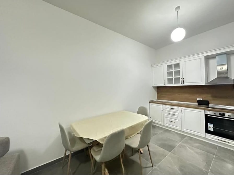Tirane, jepet me qera apartament 1+1 Kati 7, 76 m² 600 € (Rr e Kavajes)