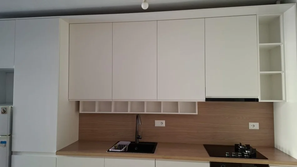 Tirane, jepet me qera apartament 2+1 Kati 1, 75 m² 400 € (Kombinat)