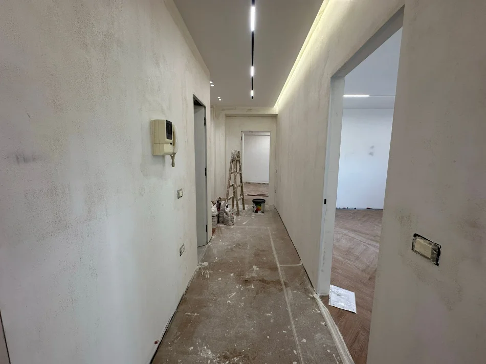 Tirane, shitet apartament 2+1+Ballkon , 101 m² 320.000 € (Ish Ekspozita)