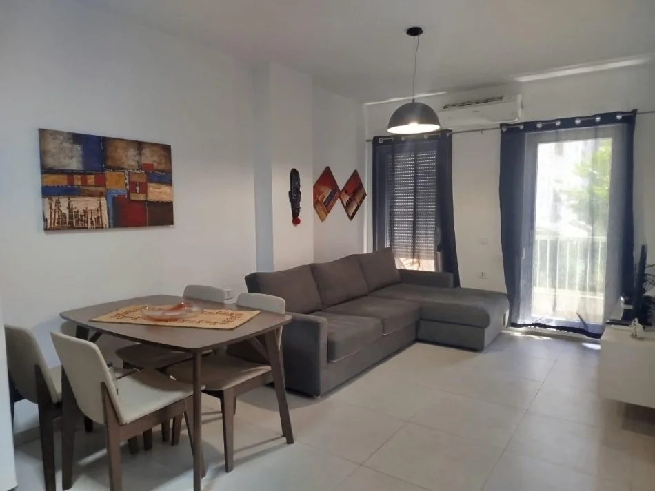 Tirane, jepet me qera apartament 1+1+Ballkon Kati 2, 60 m² 550 € 
