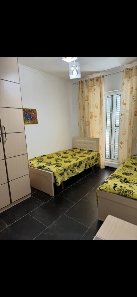 Tirane, jepet me qera apartament 2+1 Kati 5, 100 m² 600 € (Bar Oslo Rruga Bardhyl)