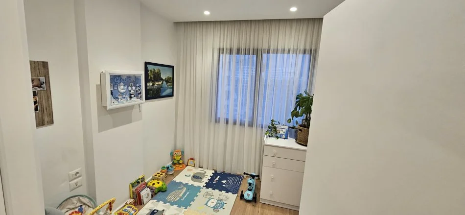 Tirane, jepet me qera 2+1+Ballkon Kati 6, 120 m² 750 € (Ndre Mjeda ose Babe Rexha)