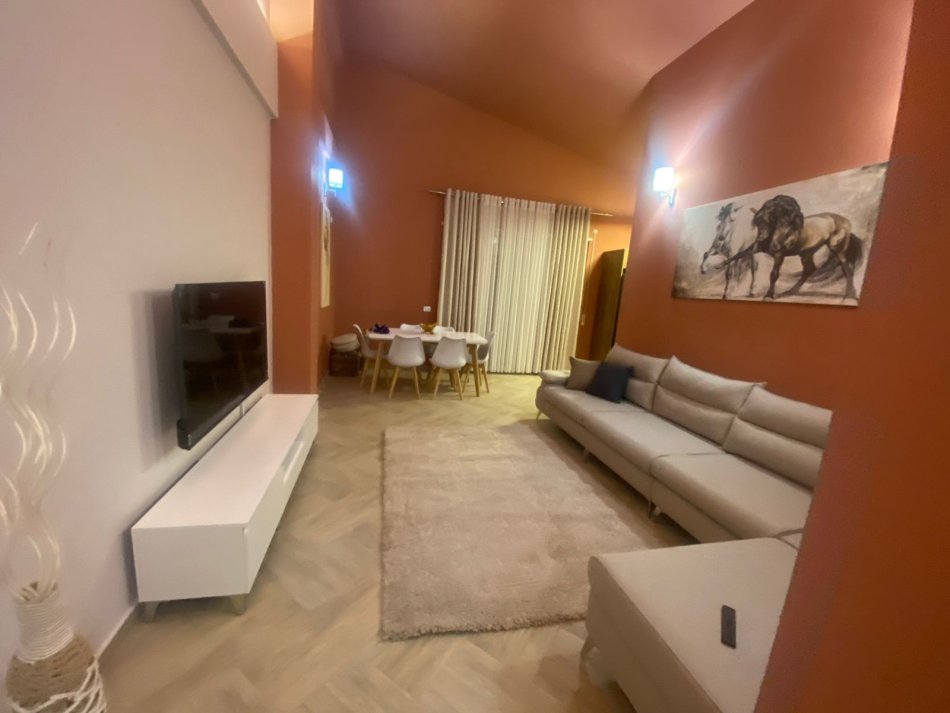 Tirane, jepet me qera apartament 2+1+Ballkon Kati 4, 100 m² 1.000 € (tek Rruga Peti Liqeni Thate)