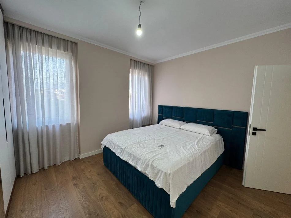 Tirane, jepet me qera apartament 2+1+Ballkon Kati 5, 120 m² 900 € (Rruga elbasanit)