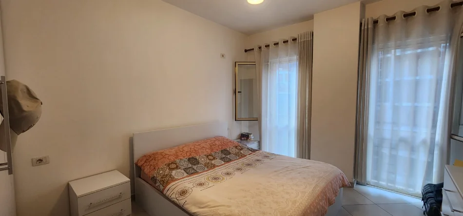 Tirane, jepet me qera apartament 1+1+Ballkon Kati 5, 500 € (Apartament 1+1+Post Parkimi per Qira Don Bosko)