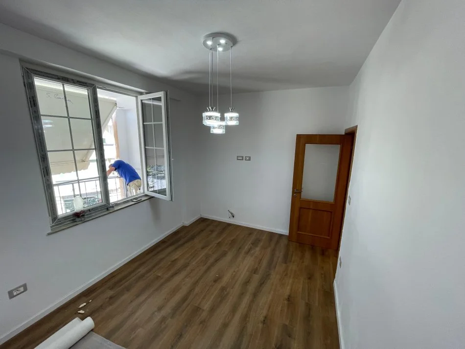 Tirane, shitet apartament 2+1 Kati 3, 178.000 € 