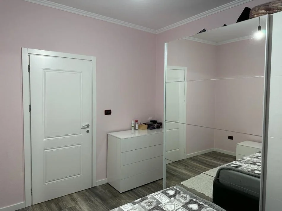 Tirane, shitet apartament 3+1+Aneks+Ballkon Kati 4, 192.000 € (Rruga e dibres)