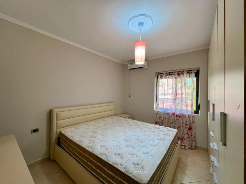 Tirane, jepet me qera apartament 1+1+Ballkon Kati 2, 60 m² 500 € (Ish Tregu Elektrik)