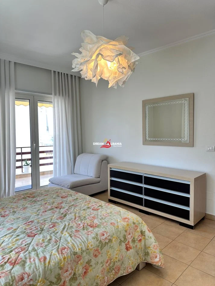 Tirane, jepet me qera apartament 2+1+Ballkon Kati 4, 110 m² 650 € (Ne zonen e Liqenit te Thate - ID 42215290)