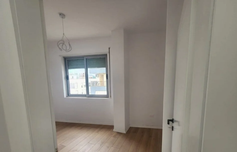Tirane, shitet apartament 2+1+Ballkon Kati 6, 90 m² 225.000 € (Komuna Parisit)