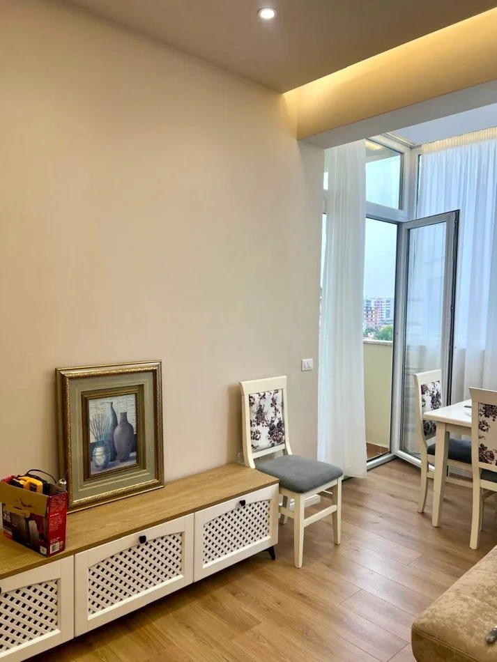 Tirane, jepet me qera apartament 1+1 , 70 m² 600 € (Perballe Delijorgiji)