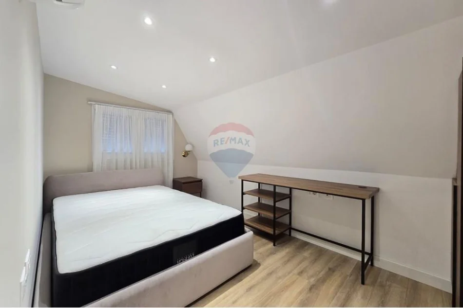 Tirane, shitet Dublex , 215 m² 420.000 € (Liqeni i Thate)