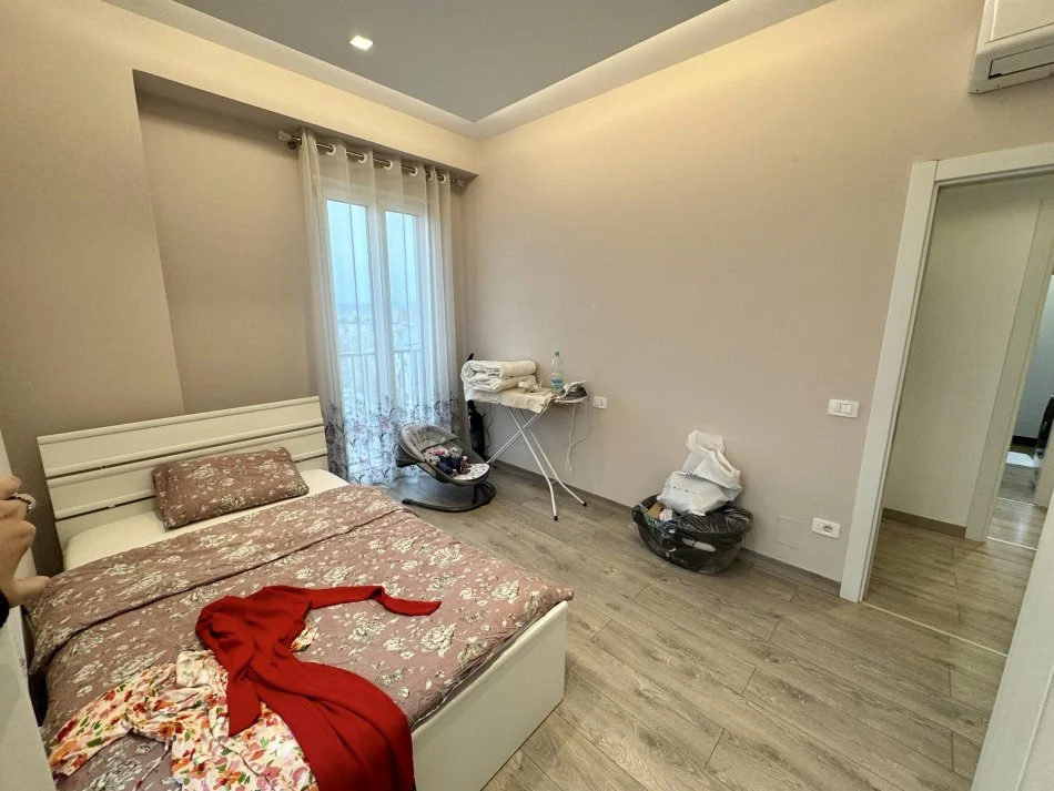 Tirane, shitet 2+1+Ballkon Kati 5, 106 m² 183.000 € (Oxhaku, Prane Xhamise Xhura)