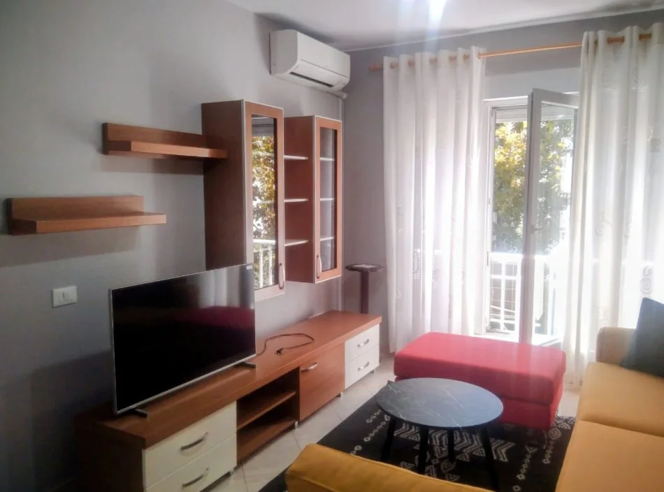 Tirane, jepet me qera apartament 2+1+Aneks+Ballkon Kati 7, 80 m² 800 € (Frosina Plaku)