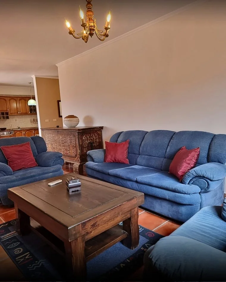 Tirane, jepet me qera apartament 3+1+Ballkon Kati 2, 250 m² 1.200 € (STADIUMI DINAMO)