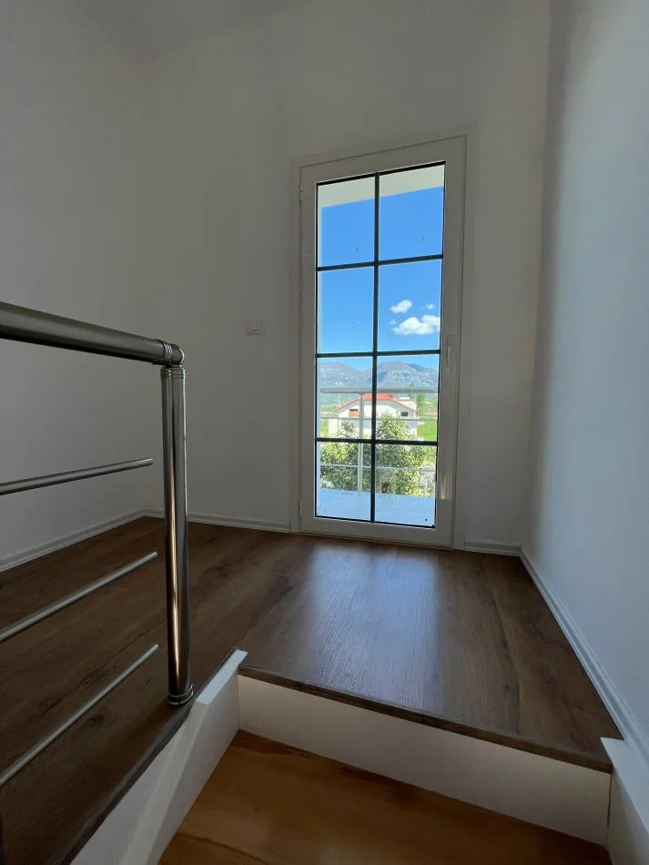 Tirane, shitet Vile Kati 2, 380 m² 219.000 € 