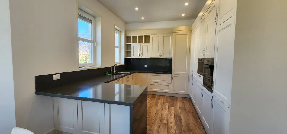 Tirane, jepet me qera Vile 5+1+Ballkon Kati 1, 602 m² 4.500 € (Rruga e Vilave)