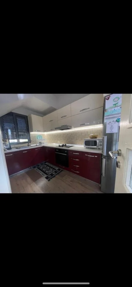 Tirane, jepet me qera Vile 4 Katshe kati i fundit penthouse, 750 m² 5.000 € (Rruga 5 Maji)