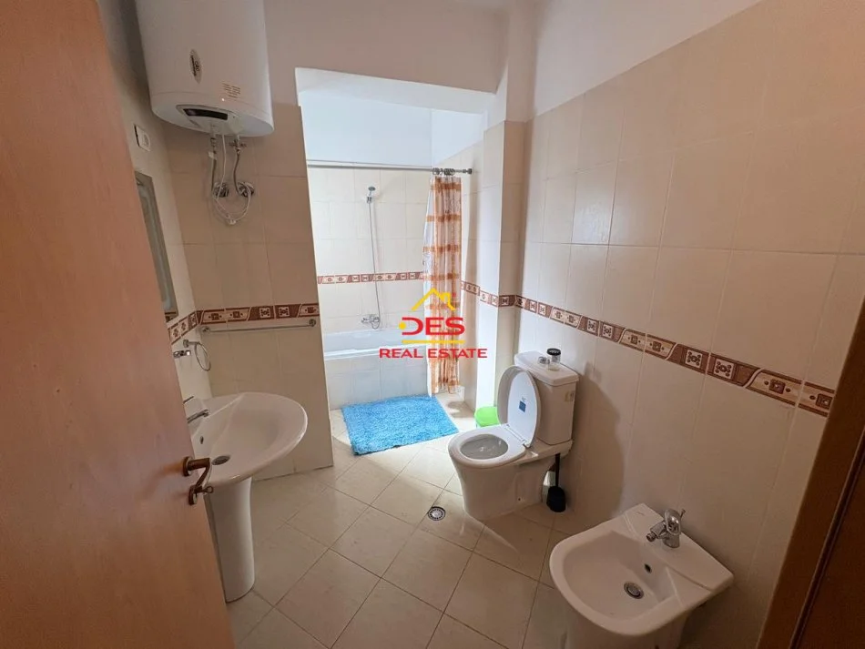 Vlore, jepet me qera apartament 2+1+Ballkon Kati 5, 115 m² 600 € (Rruga Jani Rexha)