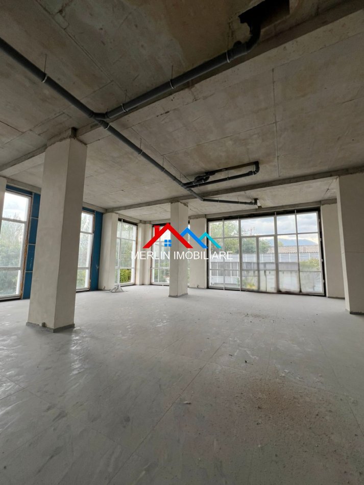 Tirane, jepet me qera ambjent biznesi Kati 1, 550 m² 3.000 € (PASKUQAN)