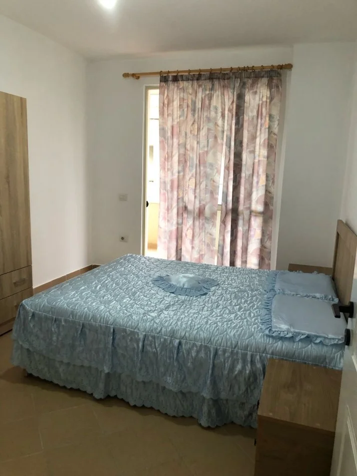 Tirane, jepet me qera apartament 2+1+Ballkon Kati 6, 400 € (Fresk)