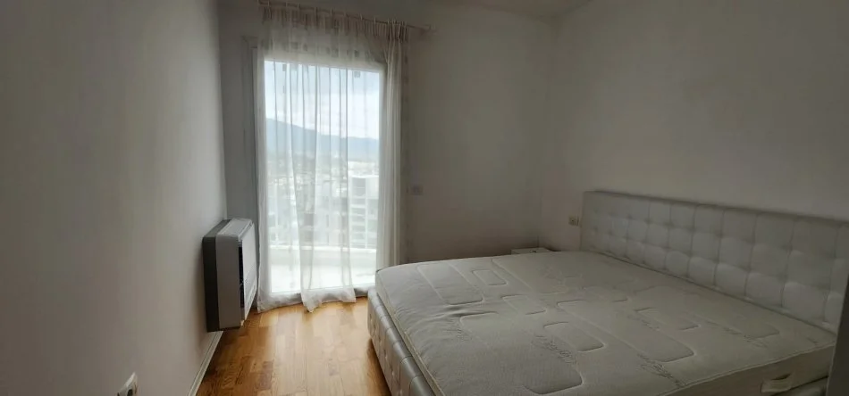 Tirane, jepet me qera apartament 2+1+Aneks+Ballkon Kati 4, 108 m² 800 € (ne Selite)