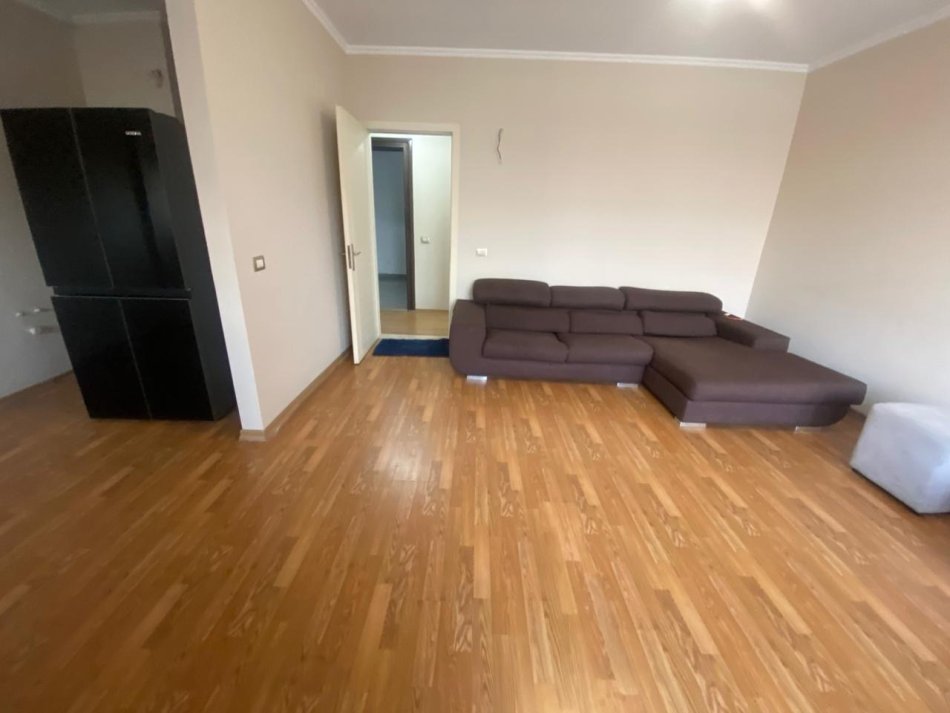 Tirane, jepet me qera apartament 2+1 Kati 3, 100 m² 400 € (Rruga Teodoro keko)