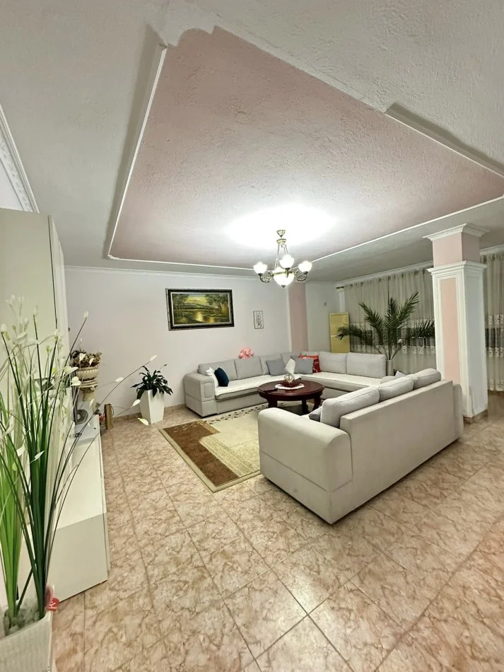 Tirane, jepet me qera apartament 2+1+Aneks+Ballkon Kati 9, 125 m² 550 € (Bulevardi Bajram Curri)