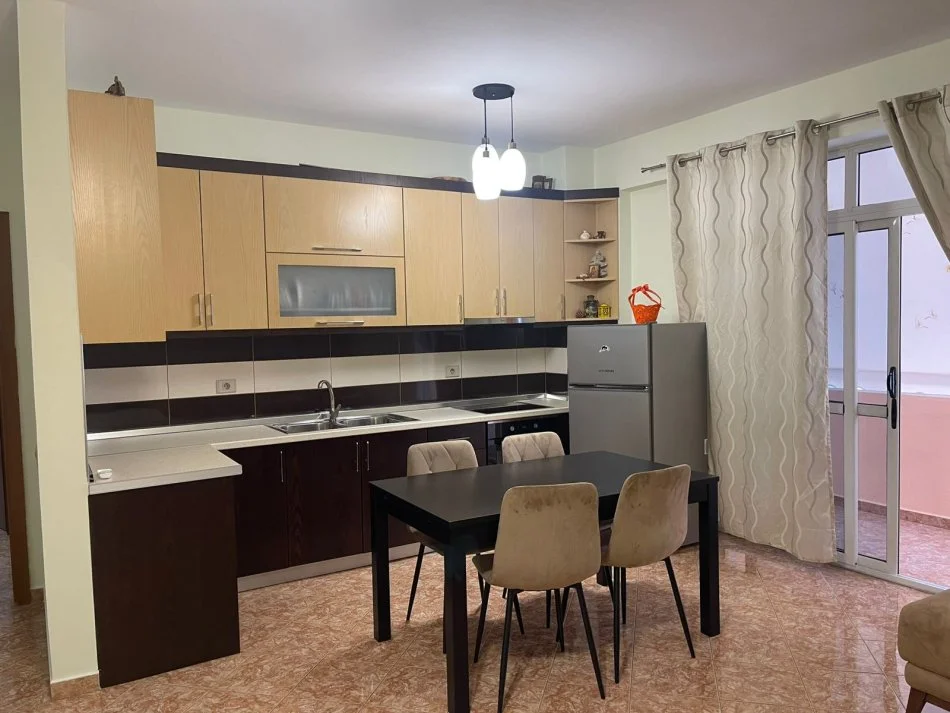 jepet me qera apartament 2+1 tek ura e nisherakut 600 €