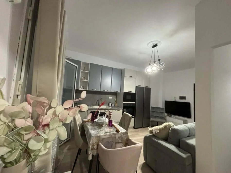 Vlore, jepet me qera apartament 1+1+Ballkon , 400 € 