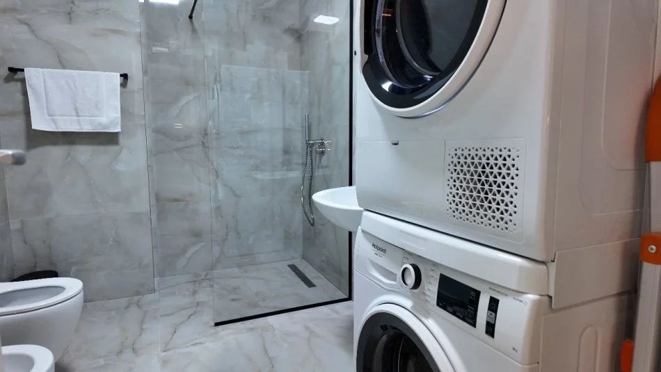 Tirane, jepet me qera apartament 2+1+Ballkon Kati 3, 120 m² 1.100 € (Reuga qemal stafa)