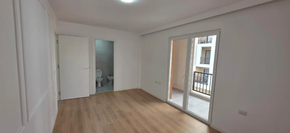 Tirane, jepet me qera apartament 2+1 Kati 2, 120 m² 530 € (Kombinat)