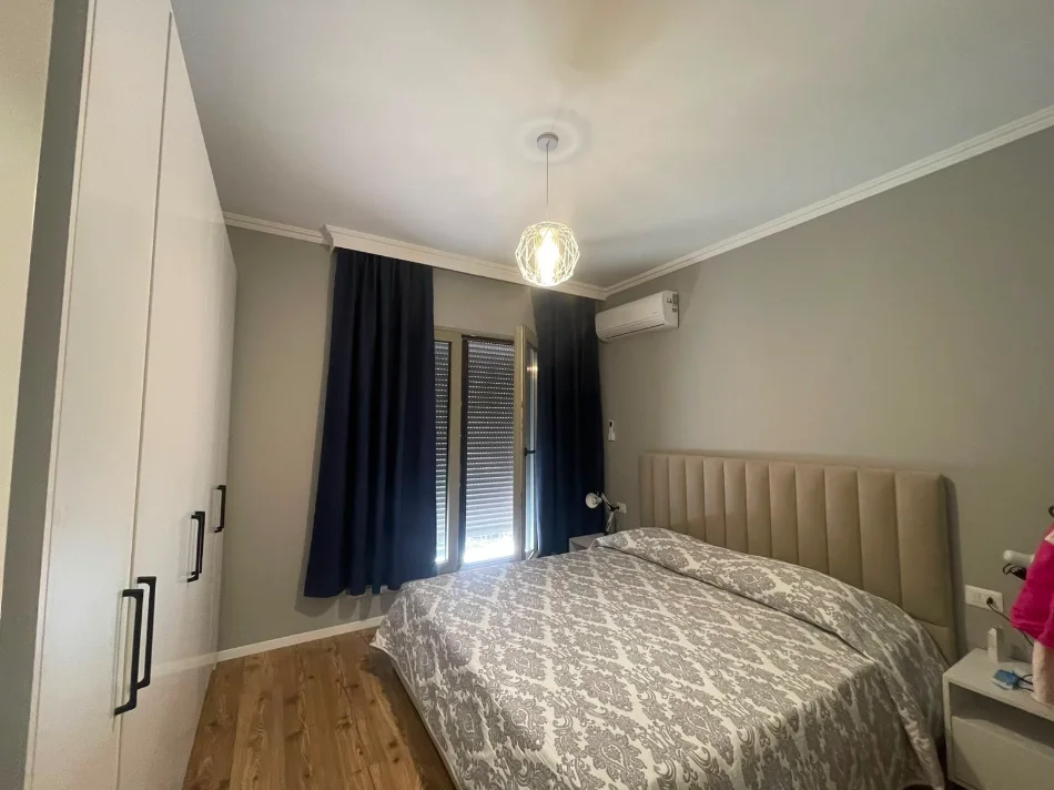 Tirane, jepet me qera apartament 1+1+Ballkon Kati 5, 72 m² 700 € (Kompleksi Delijorgji)