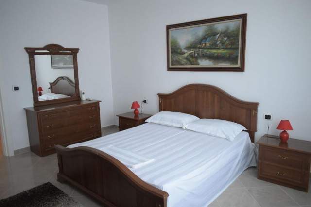 Tirane, jepet me qera apartament 1+1+BLK Kati 7, 75 m² 600 Euro (rruga Brigada VIII)