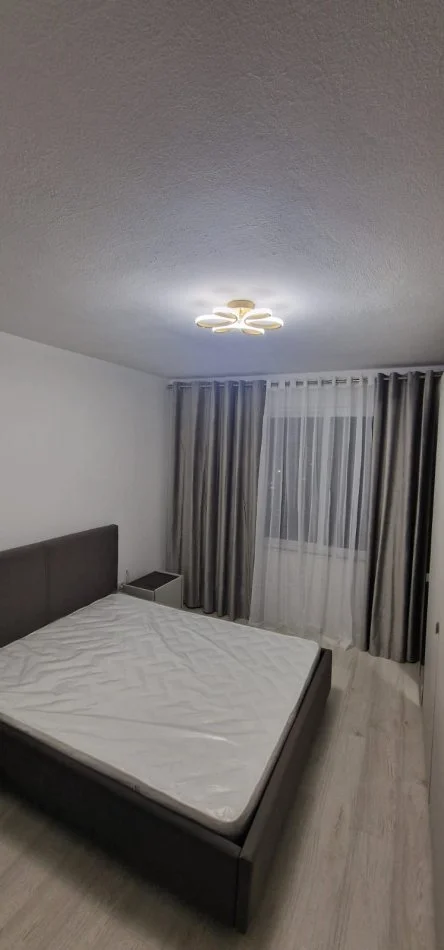 Tirane, jepet me qera apartament 1+1+Ballkon Kati 3, 63 m² 680 € (rruga Komuna Parisit)