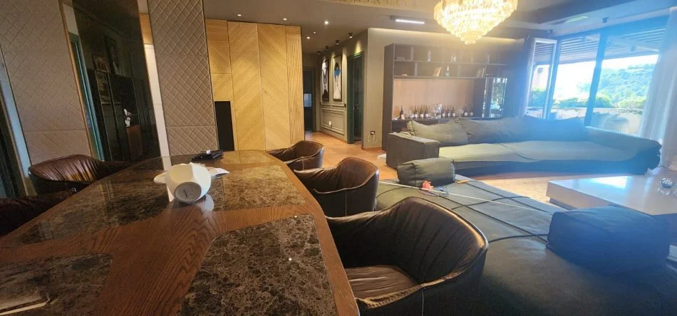 Tirane, shitet apartament 3+1+Aneks+Ballkon , 340 m² (prane Teg)