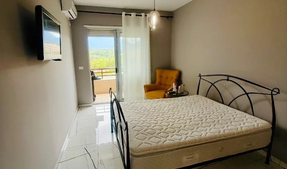 Tirane, jepet me qera apartament 2+1 Kati 4, 137 m² 1.200 € 