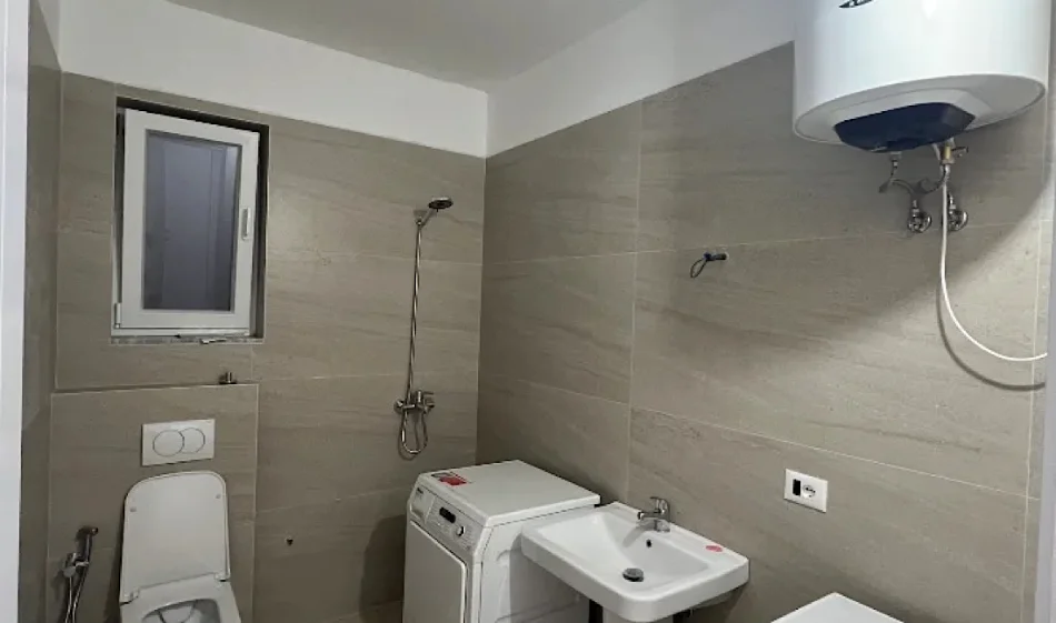 Tirane, jepet me qera apartament 2+1 Kati 1, 90 m² 400 €