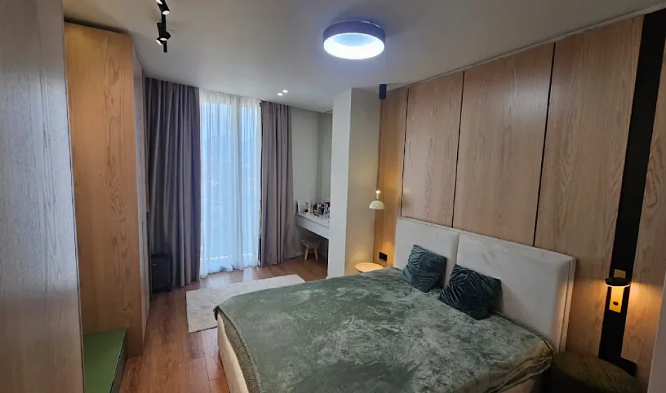 Tirane, jepet me qera apartament 1+1 Kati 10, 75 m² 900 €