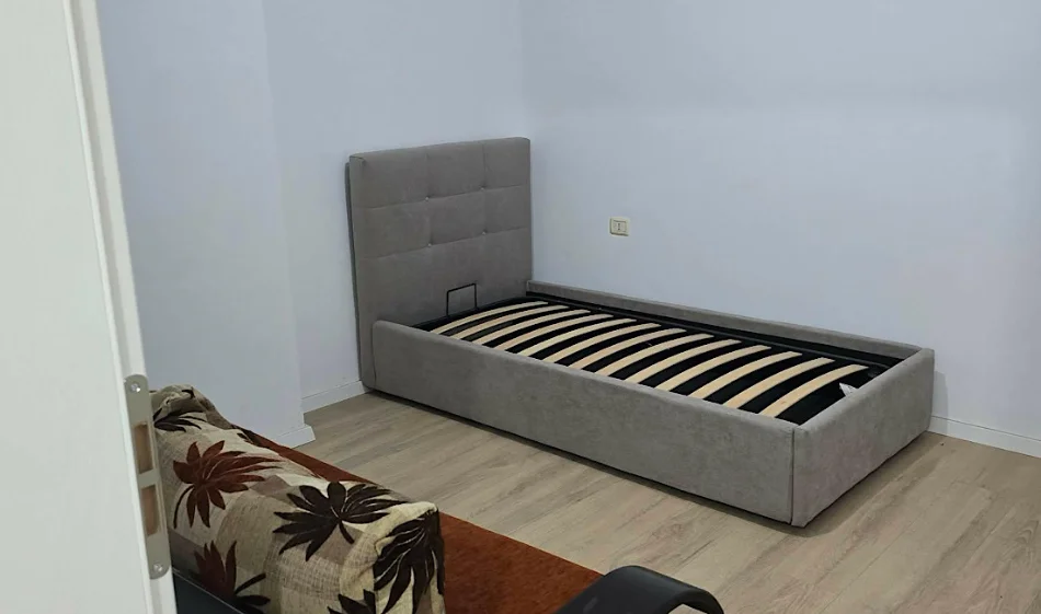Tirane, jepet me qera apartament 2+1 Kati 2, 75 m² 500 € 