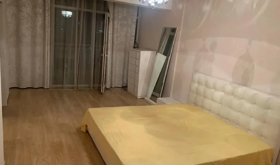 Tirane, jepet me qera apartament 2+1 Kati 2, 140 m² 650 €