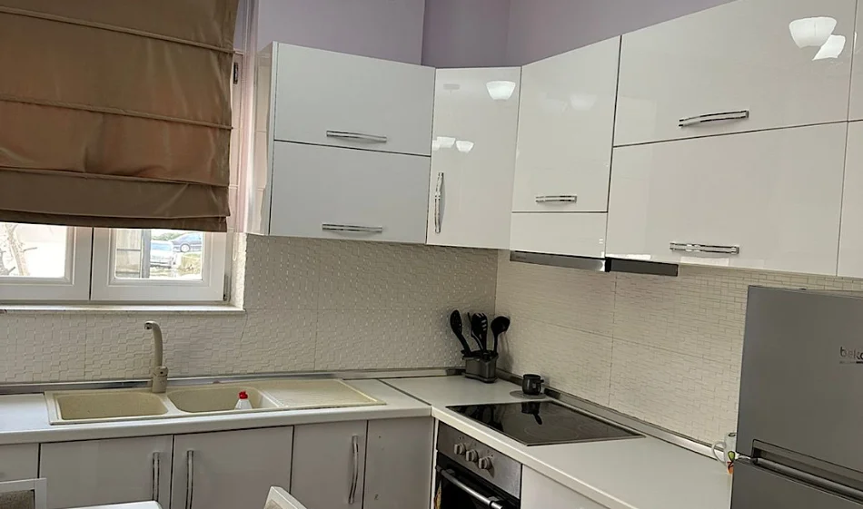 Tirane, jepet me qera apartament 1+1 Kati 2, 76 m² 650 € 