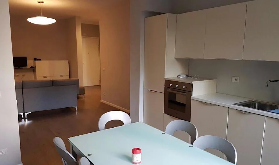 Tirane, jepet me qera apartament 2+1 Kati 3, 79 m² 900 € 