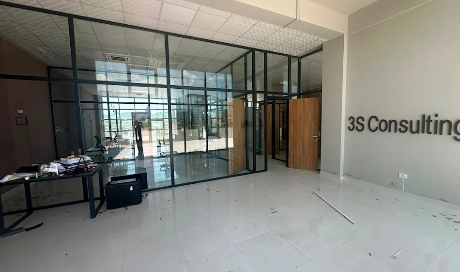 Tirane, jepet me qera zyre Kati 2, 300 m² 2.000 € 