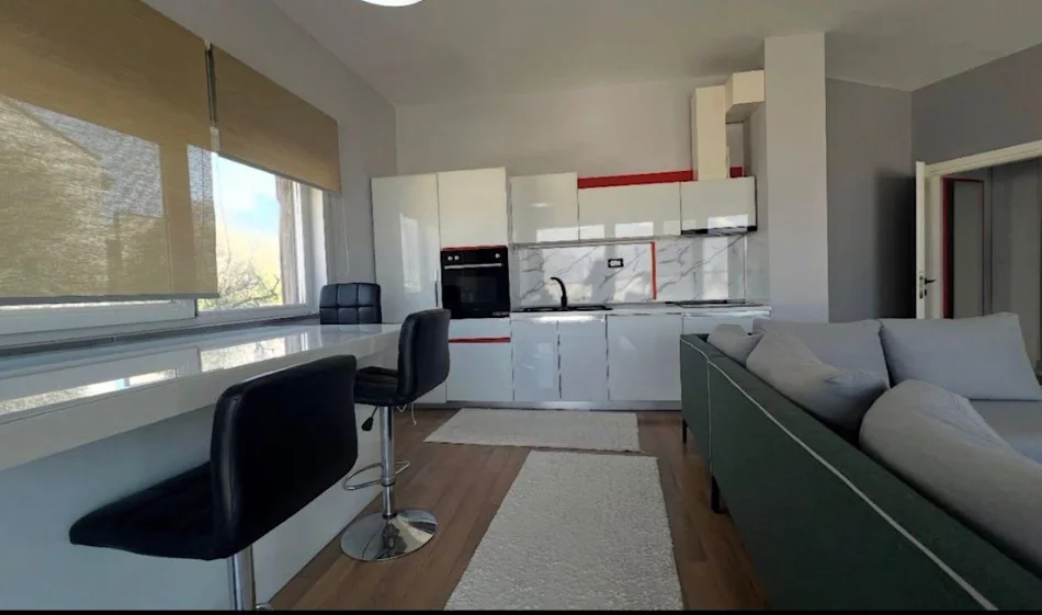 Tirane, jepet me qera apartament 2+1 , 115 m² 800 € 