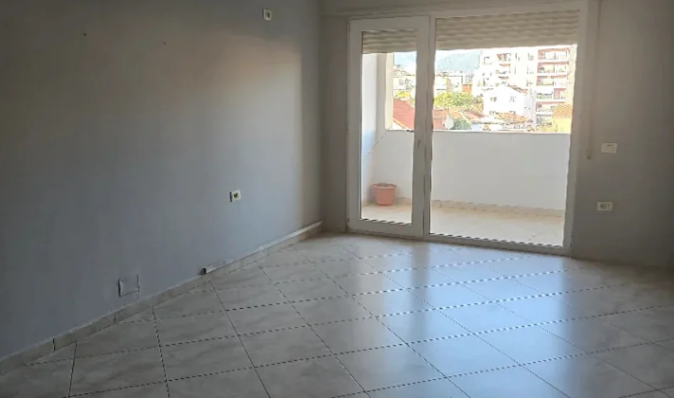 Tirane, jepet me qera apartament 2+1 Kati 3, 120 m² 1.000 € 